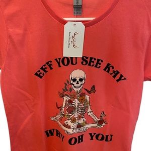 {NEW} Women’s Funny Halloween Graphic Tee Coral M